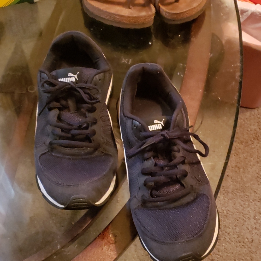 Shoes (Pumas)